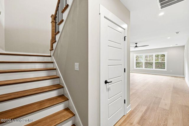 14717 Stable Gate Pl, Louisville, KY 40299