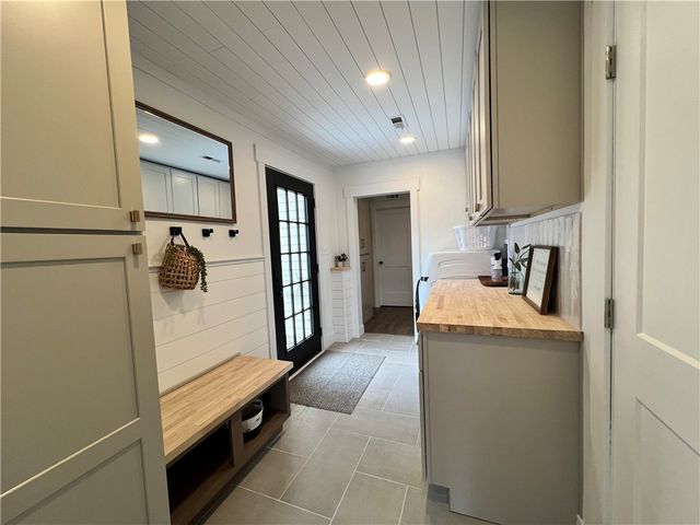 1006 Edgewood Rd, New Kensington, PA 15068