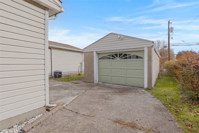 1006 Edgewood Rd, New Kensington, PA 15068