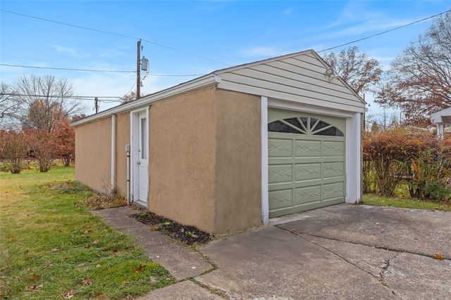 1006 Edgewood Rd, New Kensington, PA 15068