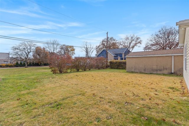 1006 Edgewood Rd, New Kensington, PA 15068