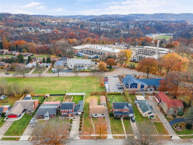 1006 Edgewood Rd, New Kensington, PA 15068