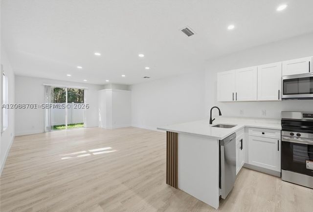 5703 NW 48th Ave 48, Coconut Creek, FL 33073