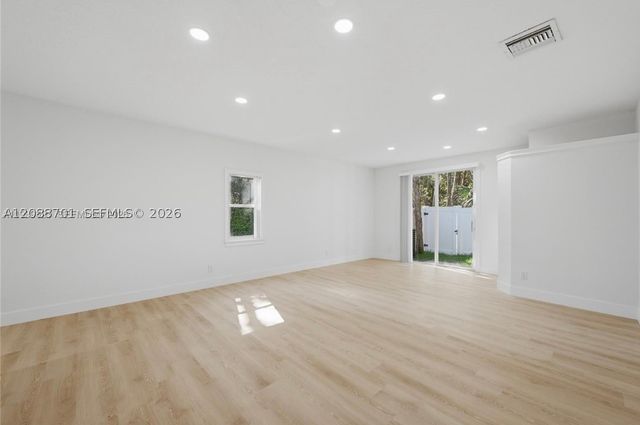 5703 NW 48th Ave 48, Coconut Creek, FL 33073