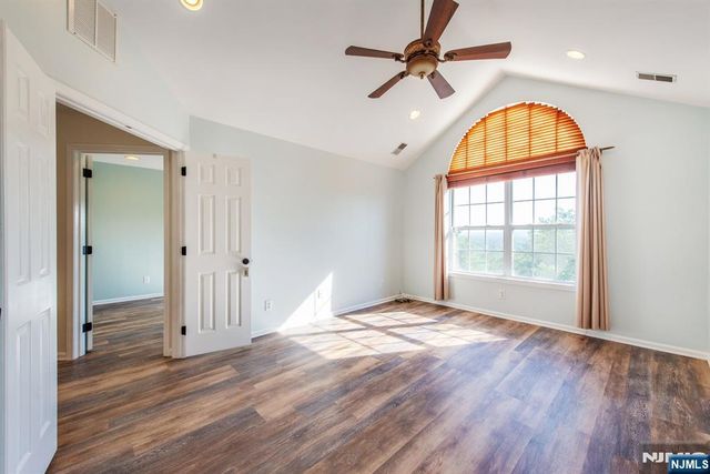 146 Summit Ridge 1406, Pompton Lakes, NJ 07442