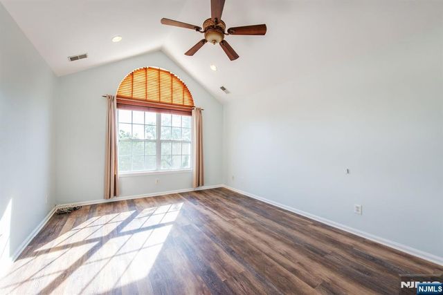 146 Summit Ridge 1406, Pompton Lakes, NJ 07442