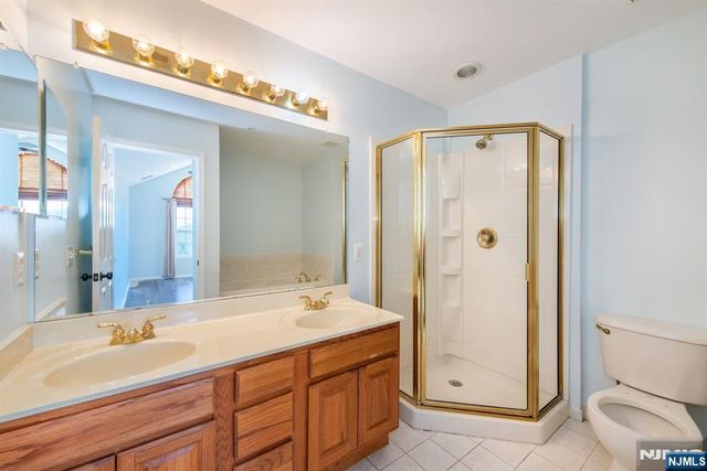 146 Summit Ridge 1406, Pompton Lakes, NJ 07442