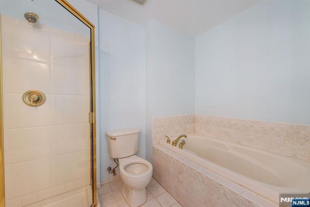 146 Summit Ridge 1406, Pompton Lakes, NJ 07442