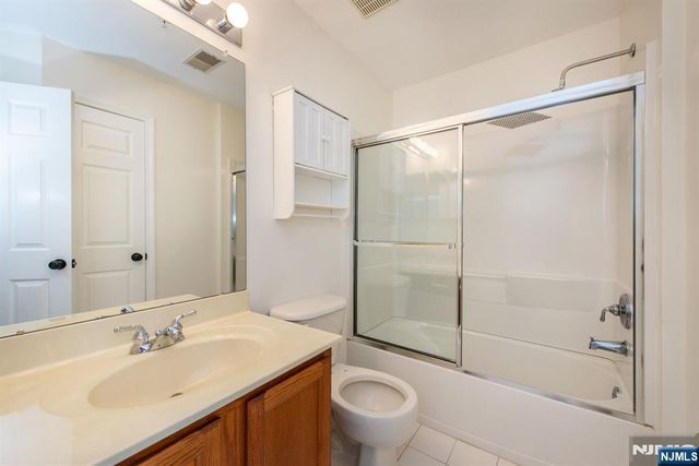 146 Summit Ridge 1406, Pompton Lakes, NJ 07442
