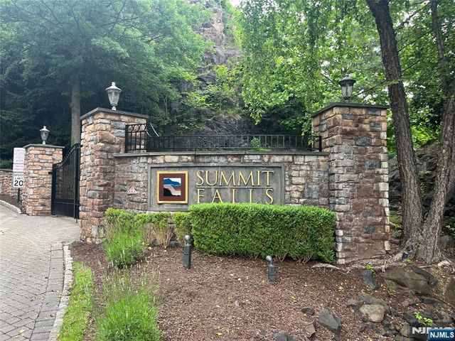 146 Summit Ridge 1406, Pompton Lakes, NJ 07442