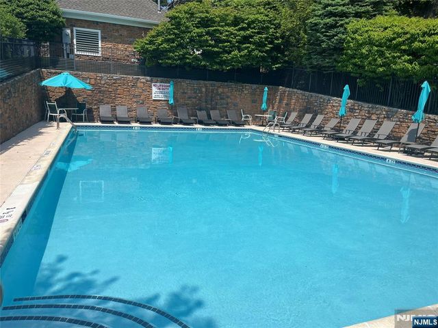 146 Summit Ridge 1406, Pompton Lakes, NJ 07442