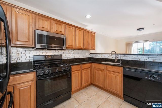 146 Summit Ridge 1406, Pompton Lakes, NJ 07442