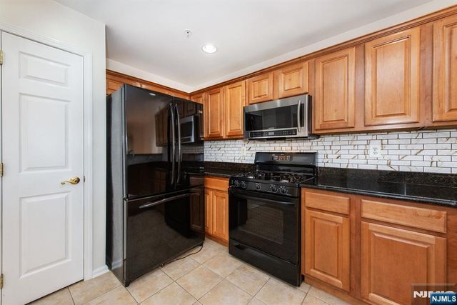 146 Summit Ridge 1406, Pompton Lakes, NJ 07442