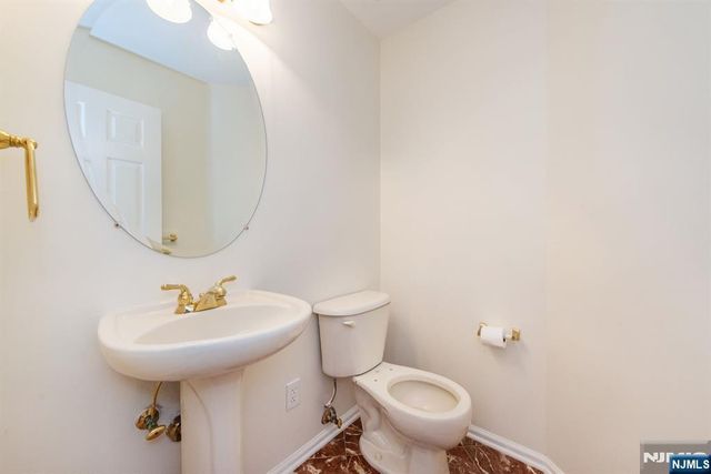 146 Summit Ridge 1406, Pompton Lakes, NJ 07442