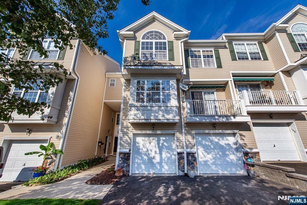 146 Summit Ridge 1406, Pompton Lakes, NJ 07442
