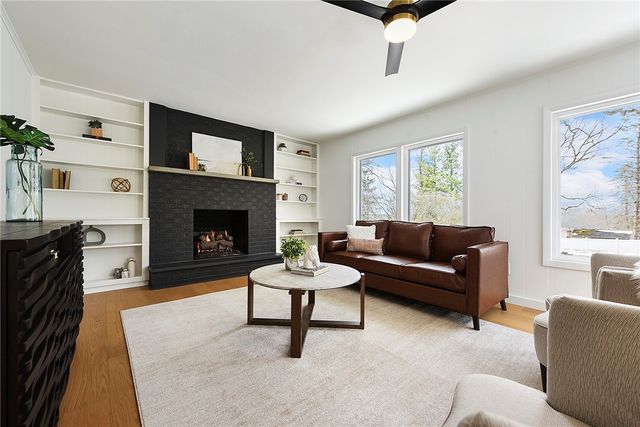 105 Weller Dr, Mccandless, PA 15090