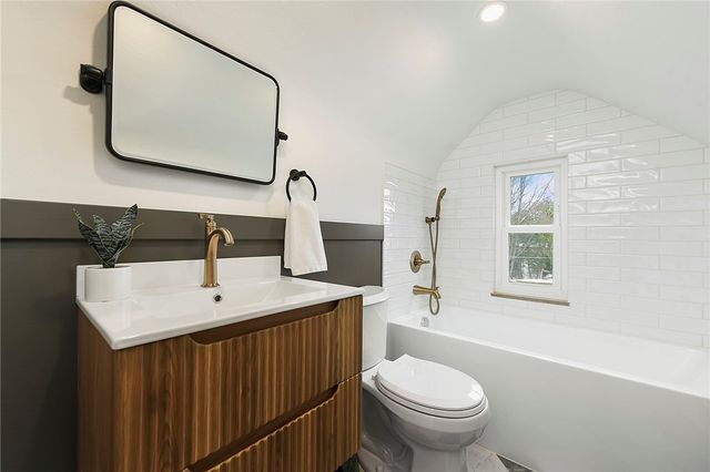 105 Weller Dr, Mccandless, PA 15090