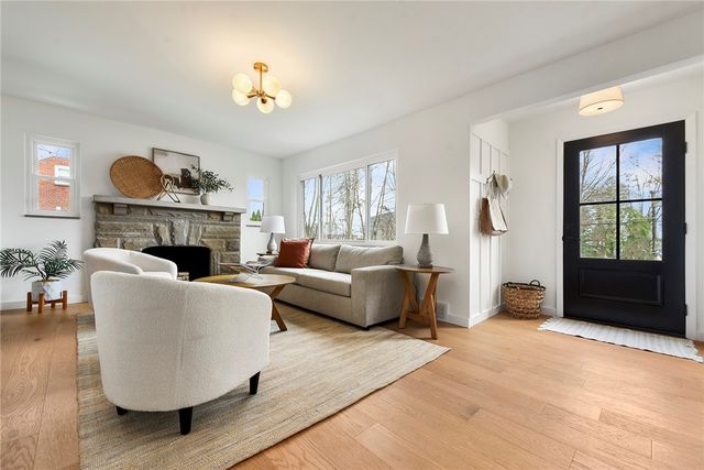 105 Weller Dr, Mccandless, PA 15090