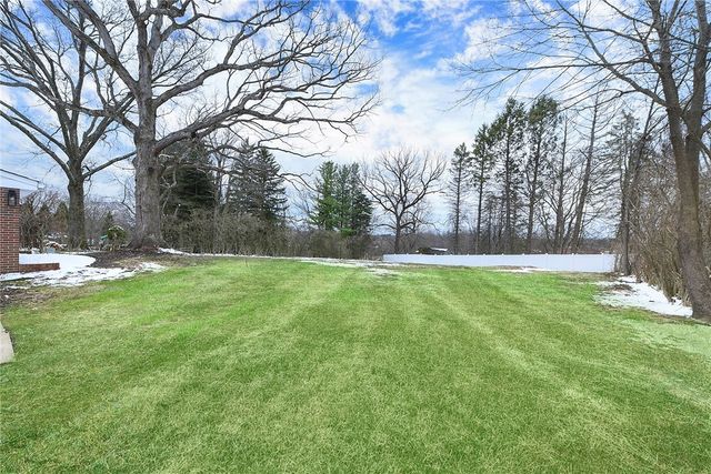 105 Weller Dr, Mccandless, PA 15090