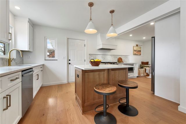 105 Weller Dr, Mccandless, PA 15090