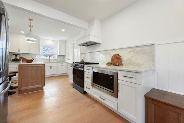 105 Weller Dr, Mccandless, PA 15090