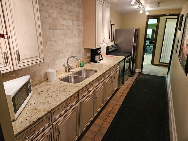 4414 Roosevelt Road, Hillside, IL 60162
