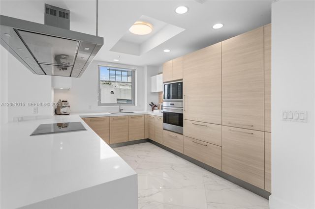 17111 Biscayne Boulevard 402, North Miami Beach, FL 33160