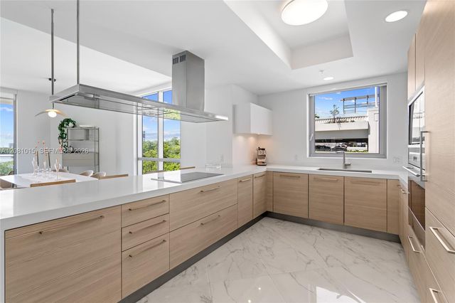 17111 Biscayne Boulevard 402, North Miami Beach, FL 33160