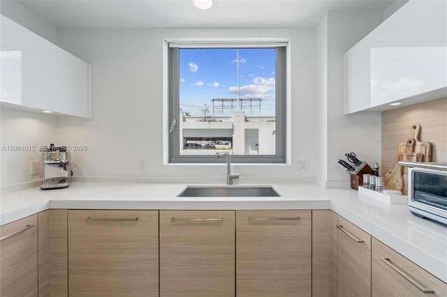 17111 Biscayne Boulevard 402, North Miami Beach, FL 33160