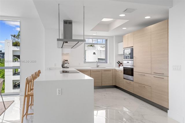 17111 Biscayne Boulevard 402, North Miami Beach, FL 33160