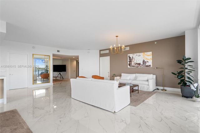 17111 Biscayne Boulevard 402, North Miami Beach, FL 33160