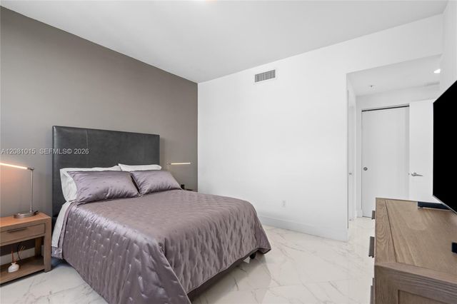 17111 Biscayne Boulevard 402, North Miami Beach, FL 33160