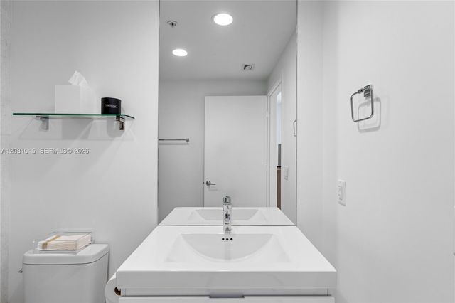 17111 Biscayne Boulevard 402, North Miami Beach, FL 33160