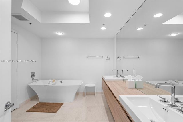 17111 Biscayne Boulevard 402, North Miami Beach, FL 33160