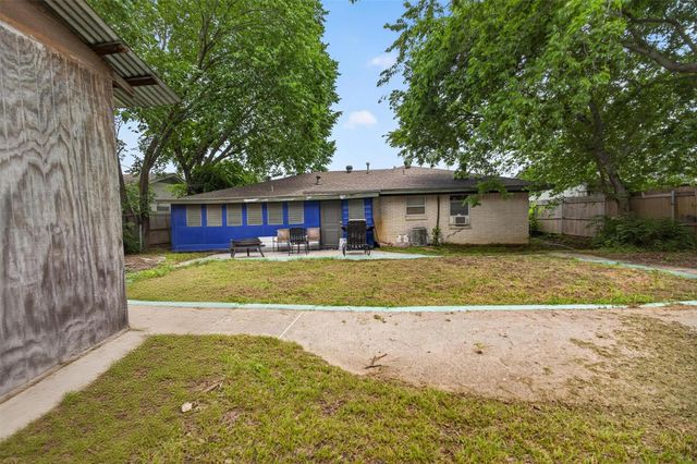 341 Blueberry Lane, Grand Prairie, TX 75052