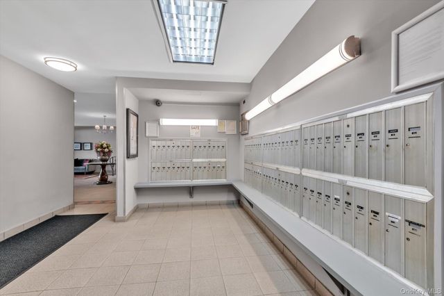 241-20 Northern Blvd 6K, Douglaston, NY 11362