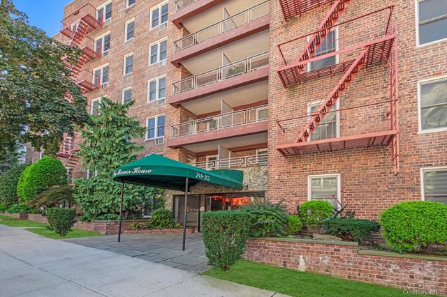241-20 Northern Blvd 6K, Douglaston, NY 11362