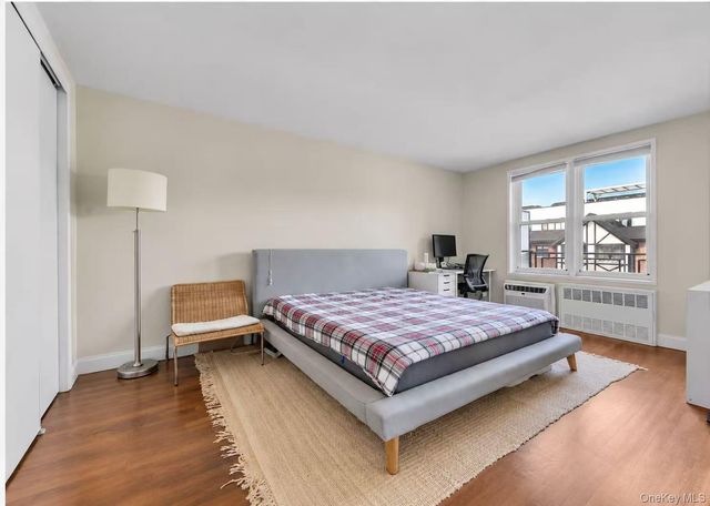 241-20 Northern Blvd 6K, Douglaston, NY 11362