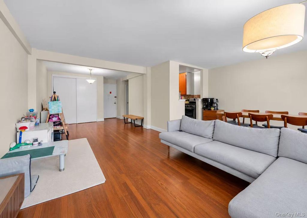 241-20 Northern Blvd 6K, Douglaston, NY 11362 — photo 3