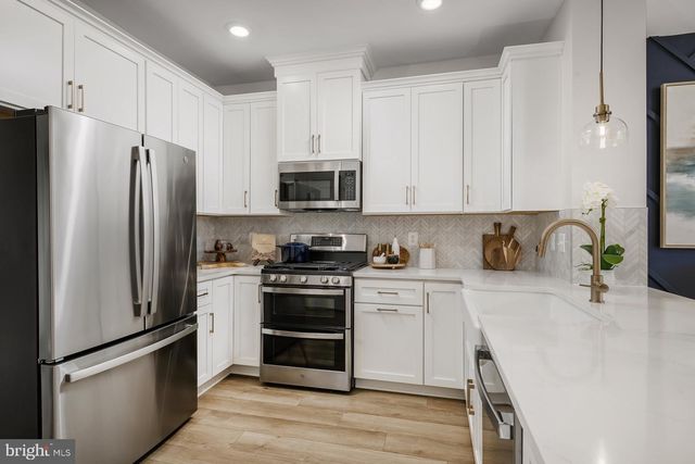 19550 VILLAGE WALK DR, Montgomery Village, MD 20886