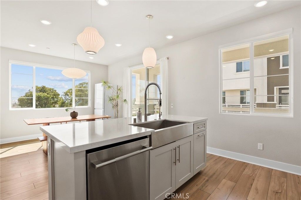 Image 11 of property listing at 1421 W Sunrise Lane, San Pedro, CA 90732