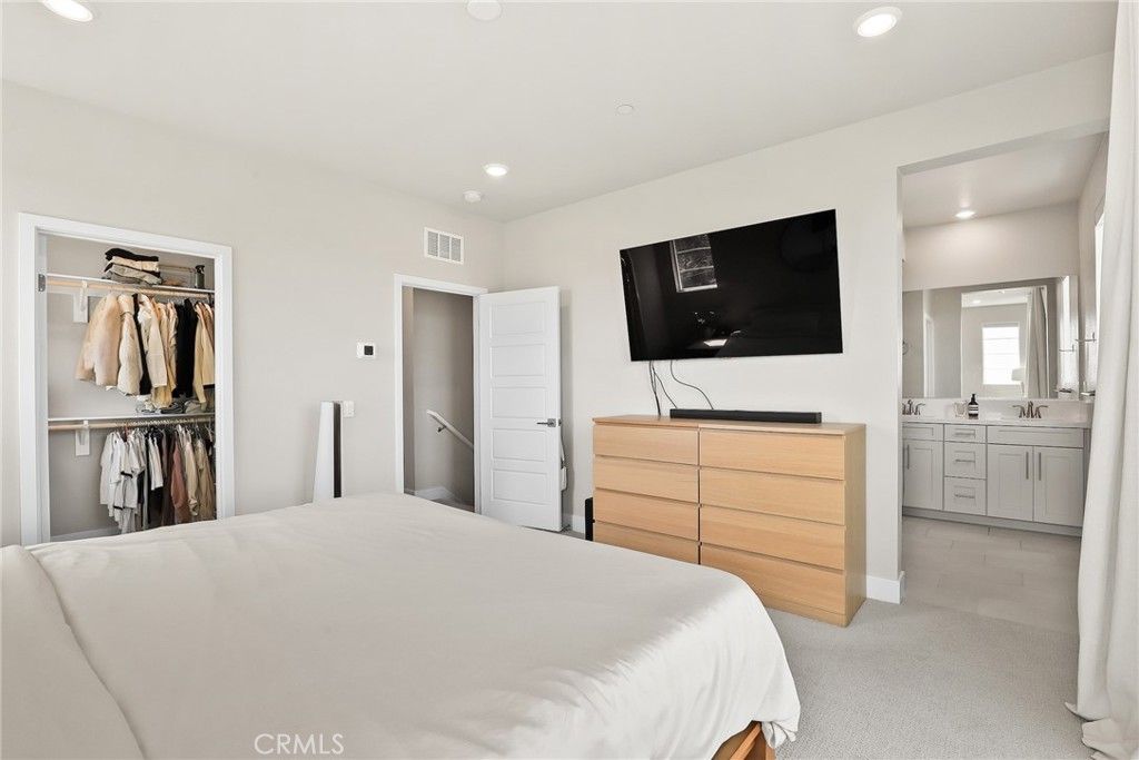 Image 15 of property listing at 1421 W Sunrise Lane, San Pedro, CA 90732