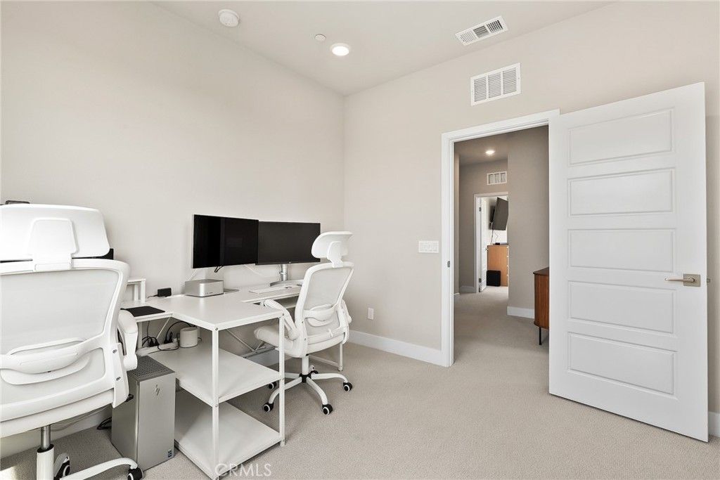 Image 21 of property listing at 1421 W Sunrise Lane, San Pedro, CA 90732