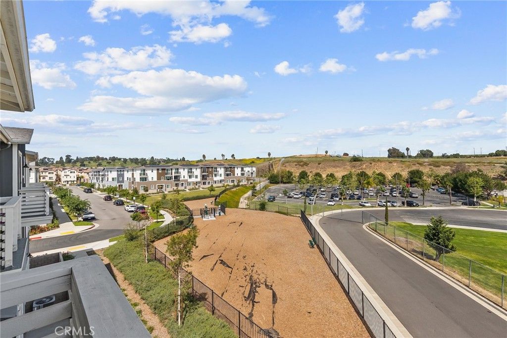 Image 4 of property listing at 1421 W Sunrise Lane, San Pedro, CA 90732