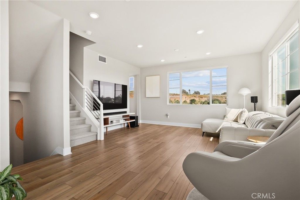 Image 7 of property listing at 1421 W Sunrise Lane, San Pedro, CA 90732