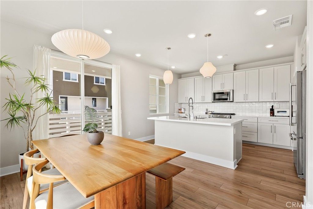 Image 9 of property listing at 1421 W Sunrise Lane, San Pedro, CA 90732