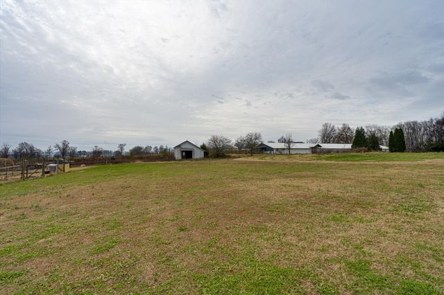 106 Wilder Chapel Rd, Decherd, TN 37324