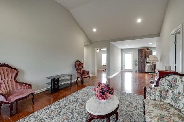 106 Wilder Chapel Rd, Decherd, TN 37324