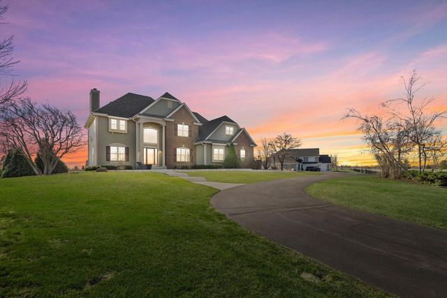6227 Alex Turn, Caledonia, WI 53108