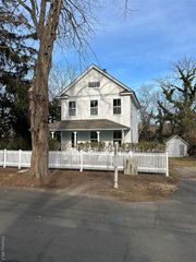 685 Orchard Street, New Suffolk, NY 11956